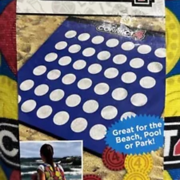2020 NEW Connect 4 Backpack Game Beach Towel Set 58"x58" Tote Bag & Game Pieces. - Picture 2 of 7